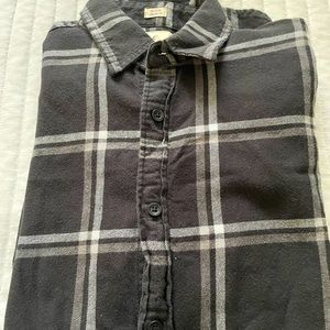 Hollister Mens flannel black and white button down shirt